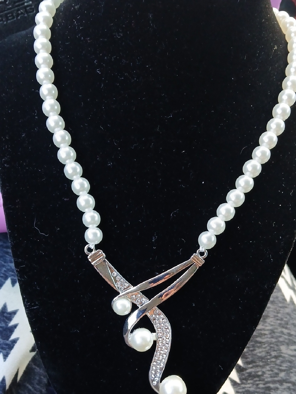 Elegant White Pearl Necklace with Silver Pendant